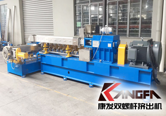 浙江客戶(hù)因業(yè)務(wù)發(fā)展需求,車(chē)間連續(xù)生產(chǎn)超十五年SJSH系列雙螺桿混煉擠出機(jī)老設(shè)備更換記!