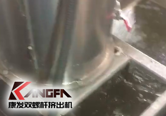 康發(fā)雙螺桿水環(huán)切粒機組，造粒大小均勻,無粘粘！