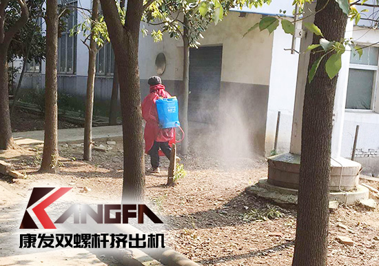 沒有一場疫情不可戰(zhàn)勝！凝心聚力，共克時艱，康發(fā)雙螺桿擠出機在行動，全廠實現(xiàn)全方位消毒！