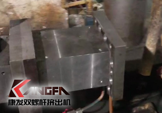 提升機筒耐磨及耐腐蝕性!康發(fā)雙螺桿擠出機設(shè)備舊機筒更換視頻
