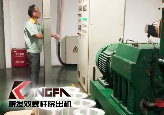 質(zhì)量為先，信譽(yù)為重，管理為本，服務(wù)為誠！康發(fā)雙螺桿設(shè)備老客戶售后維修
