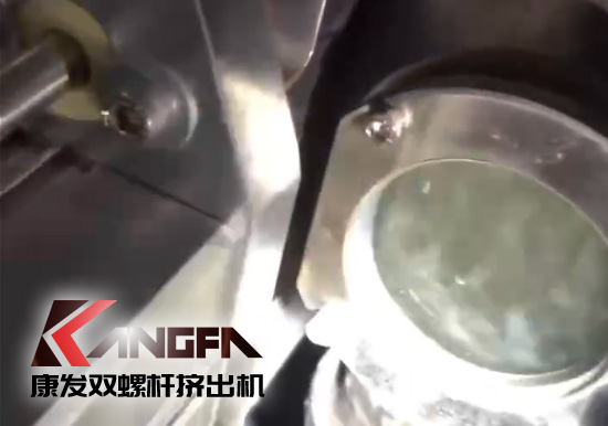 水下造粒機(jī)切粒視頻水中造粒機(jī)康發(fā)75機(jī)雙螺桿擠出造粒機(jī)實(shí)拍！水下切|水下切粒|共混智造|塑料