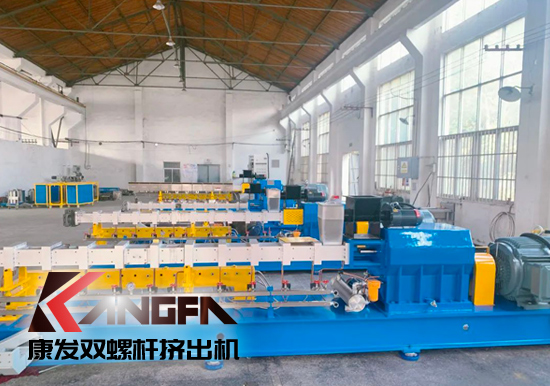 抗高溫戰(zhàn)酷暑，掀起生產熱潮——康發(fā)雙螺桿擠出機生產車間高溫“烤”驗不服“暑”