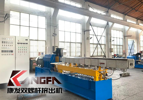 抗高溫戰(zhàn)酷暑，掀起生產熱潮——康發(fā)雙螺桿擠出機生產車間高溫“烤”驗不服“暑”