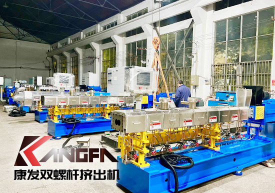 雙螺桿擠出機良好的加料性能、混煉塑化性能、排氣性能及擠出穩(wěn)定性!廣泛應用于擠出制品成型加工