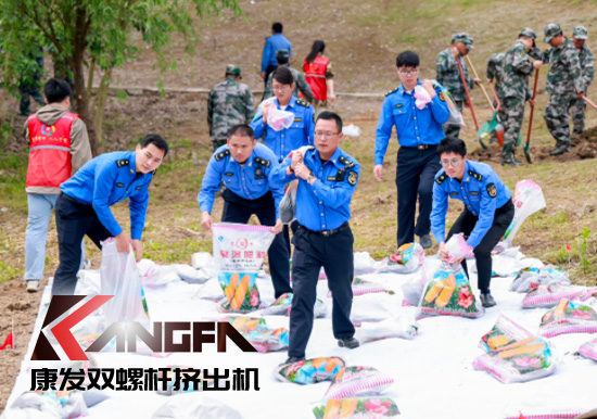 康發(fā)雙螺桿擠出機(jī)參與葛塘街道開展主題為“防范災(zāi)害風(fēng)險(xiǎn),護(hù)航高質(zhì)量發(fā)展”宣傳活動(dòng)暨防汛搶險(xiǎn)應(yīng)急演練
