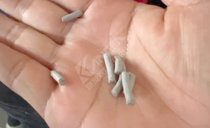 康發(fā)雙螺桿擠出機(jī)小型試驗(yàn)機(jī)又開始轉(zhuǎn)動(dòng)啦！