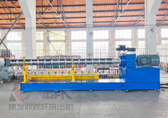 雙螺桿擠出機(jī)高性能塑料制品領(lǐng)域應(yīng)用,高精度控制及穩(wěn)定的加工能力,滿足了工程塑料制品對(duì)物理性質(zhì)、化學(xué)性質(zhì)、機(jī)械性能等方面的高要求