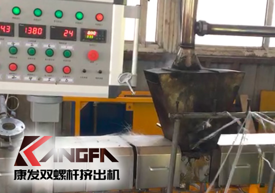 標(biāo)準(zhǔn)化雙螺桿擠出造粒機(jī)組采用新款一體化便攜開機(jī)方式，康發(fā)塑機(jī)為您想的更多！