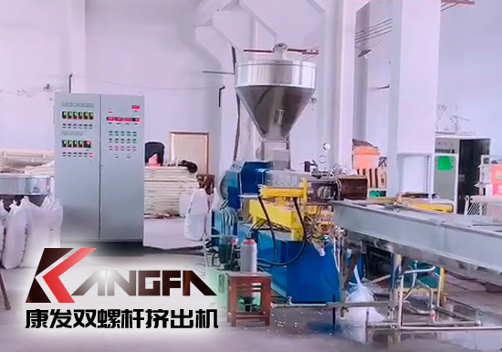 熔噴料雙螺桿擠出造粒機組設(shè)備視頻，日產(chǎn)量可達800萬只口罩用原料，熔脂可達1400-1600