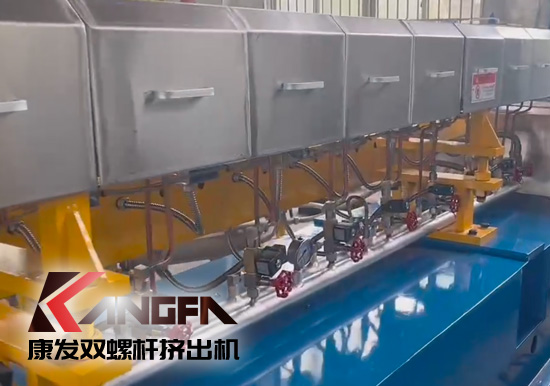 康發(fā)雙螺桿擠出機(jī)生產(chǎn)車間戰(zhàn)酷暑，保生產(chǎn)視頻剪輯。新的一月，新的一天，努力工作，努力生活！加油康發(fā)人！