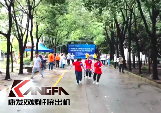 落實安全生產(chǎn)責(zé)任制,以賽促學(xué)強(qiáng)化安全意識!安全應(yīng)急救護(hù)技能競賽在康發(fā)雙螺桿擠出機(jī)廠區(qū)開展!